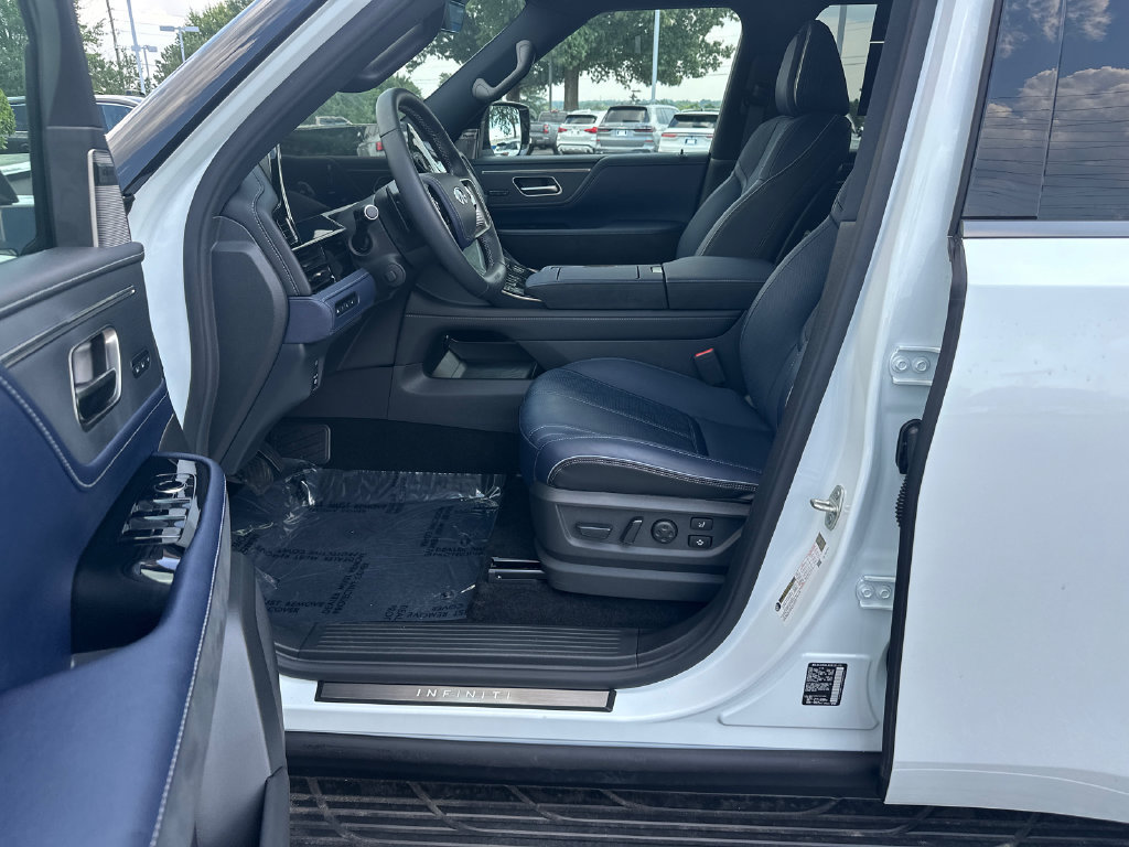 Used 2026 INFINITI QX80 4WD w/ Sport Exterior Package image 9