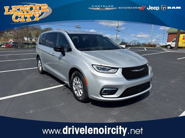 New 2026 Chrysler Pacifica Select image 1