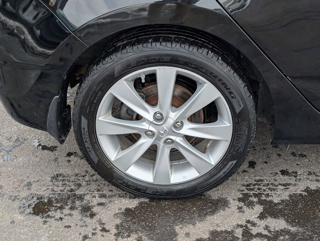 Used 2013 Hyundai Accent SE image 14
