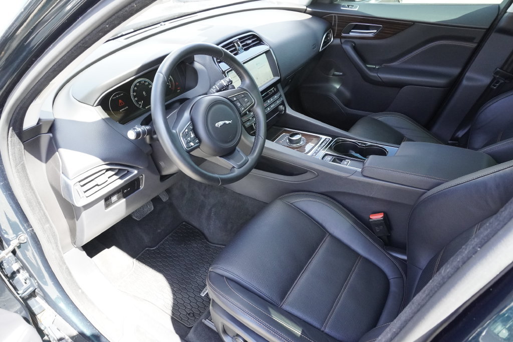 Used 2017 Jaguar F-PACE Prestige AWD/4WD image 18
