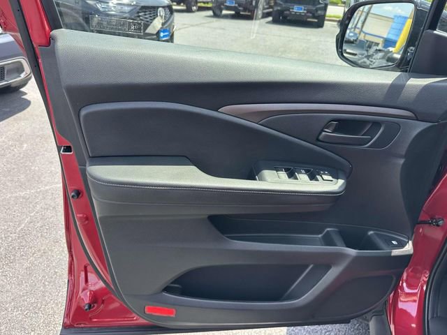 Used 2025 Honda Ridgeline Sport image 12