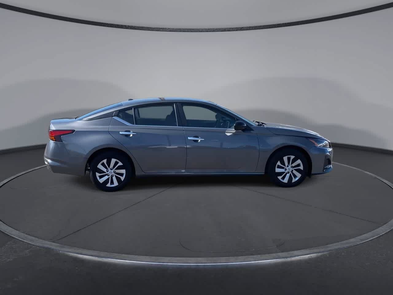 Used 2025 Nissan Altima 2.5 S FWD image 9