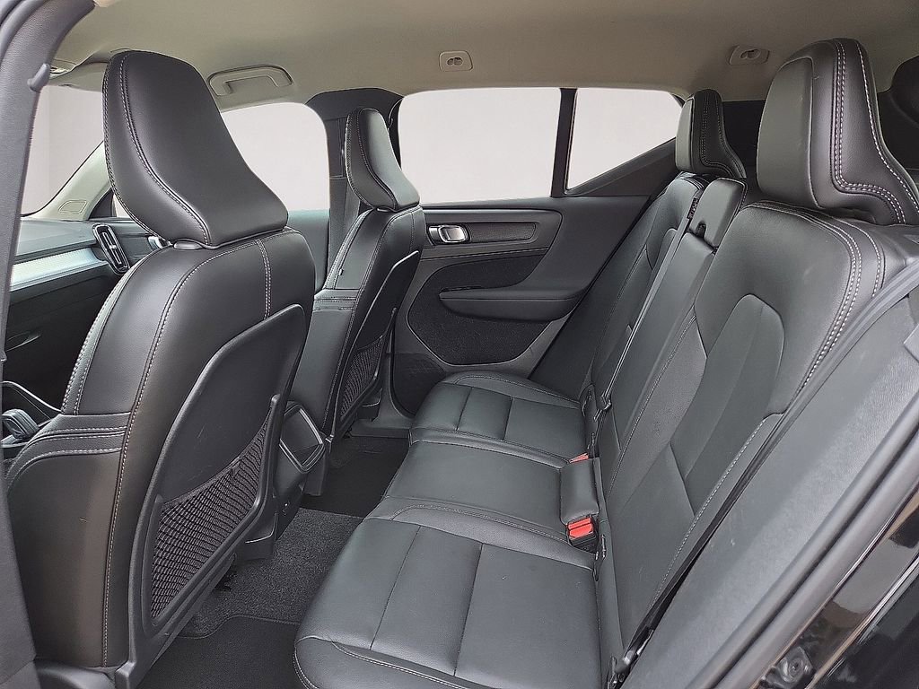Used 2021 Volvo XC40 T4 Momentum FWD image 19