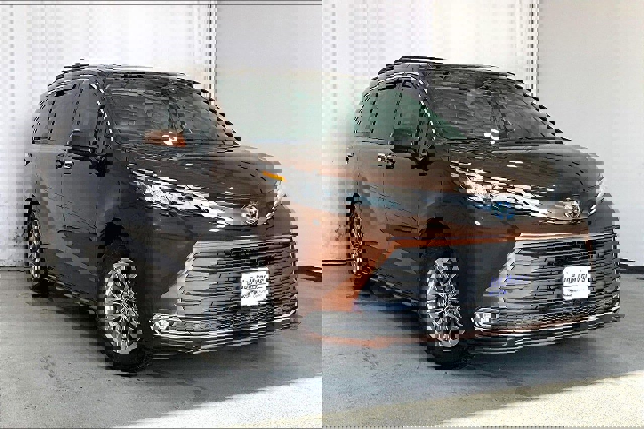 Used 2023 Toyota Sienna XLE