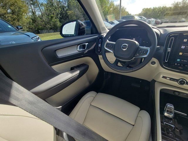 Used 2025 Volvo XC40 B5 Plus w/ Protection Package Premier image 7