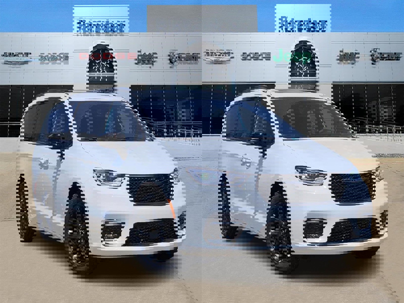 New 2025 Chrysler Pacifica Limited