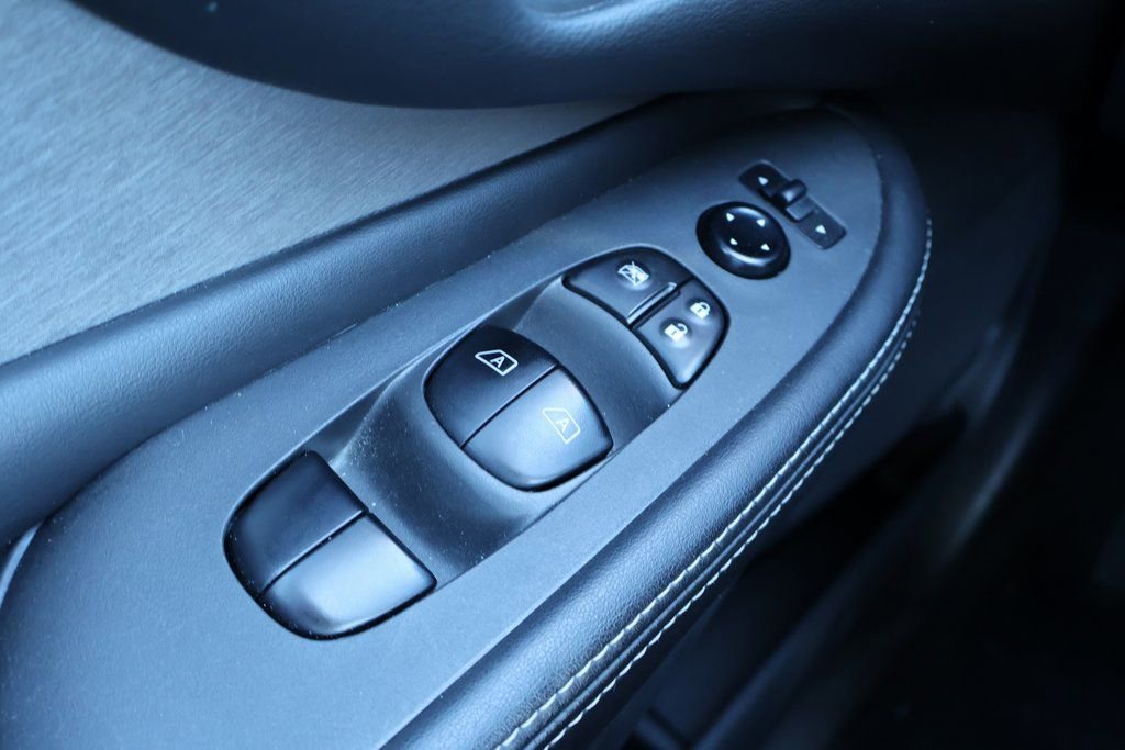 Used 2023 Nissan Murano SV image 16