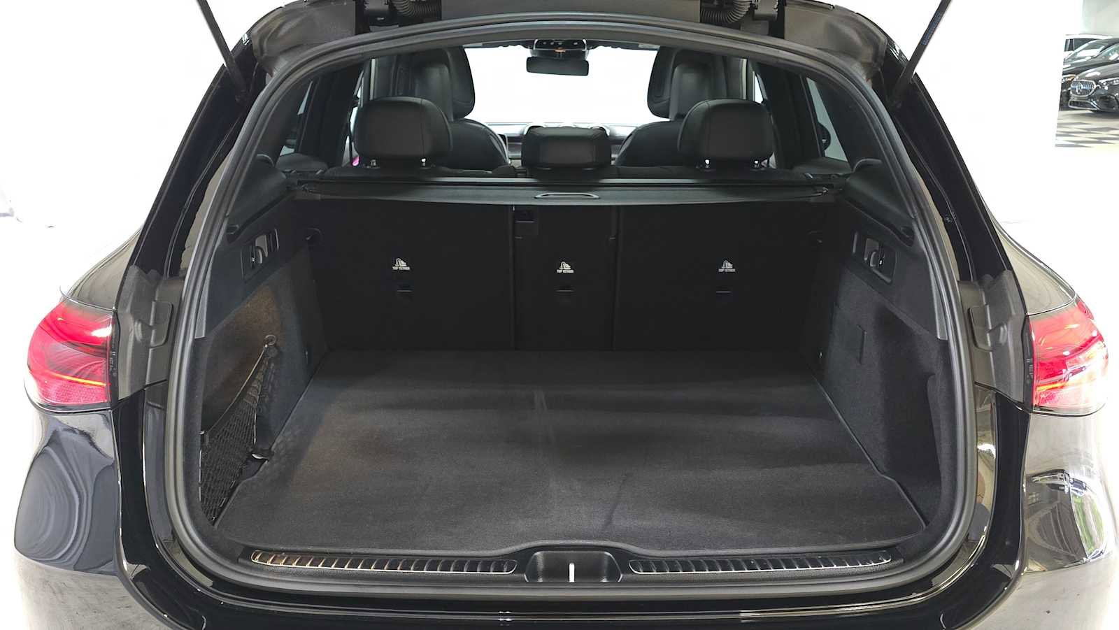 Used 2025 Mercedes-Benz GLC 300 4MATIC image 14