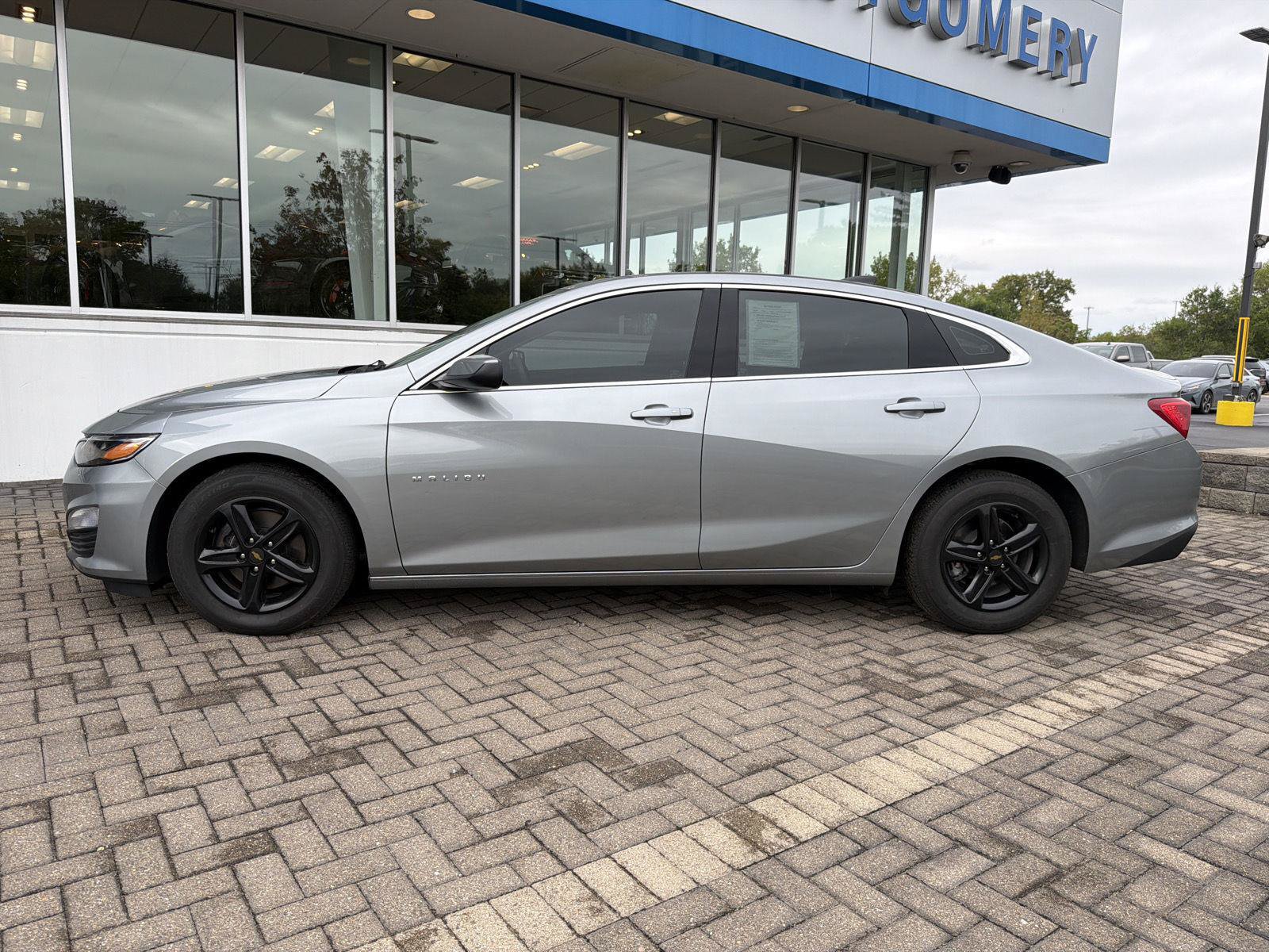 Used 2025 Chevrolet Malibu LS FWD image 2