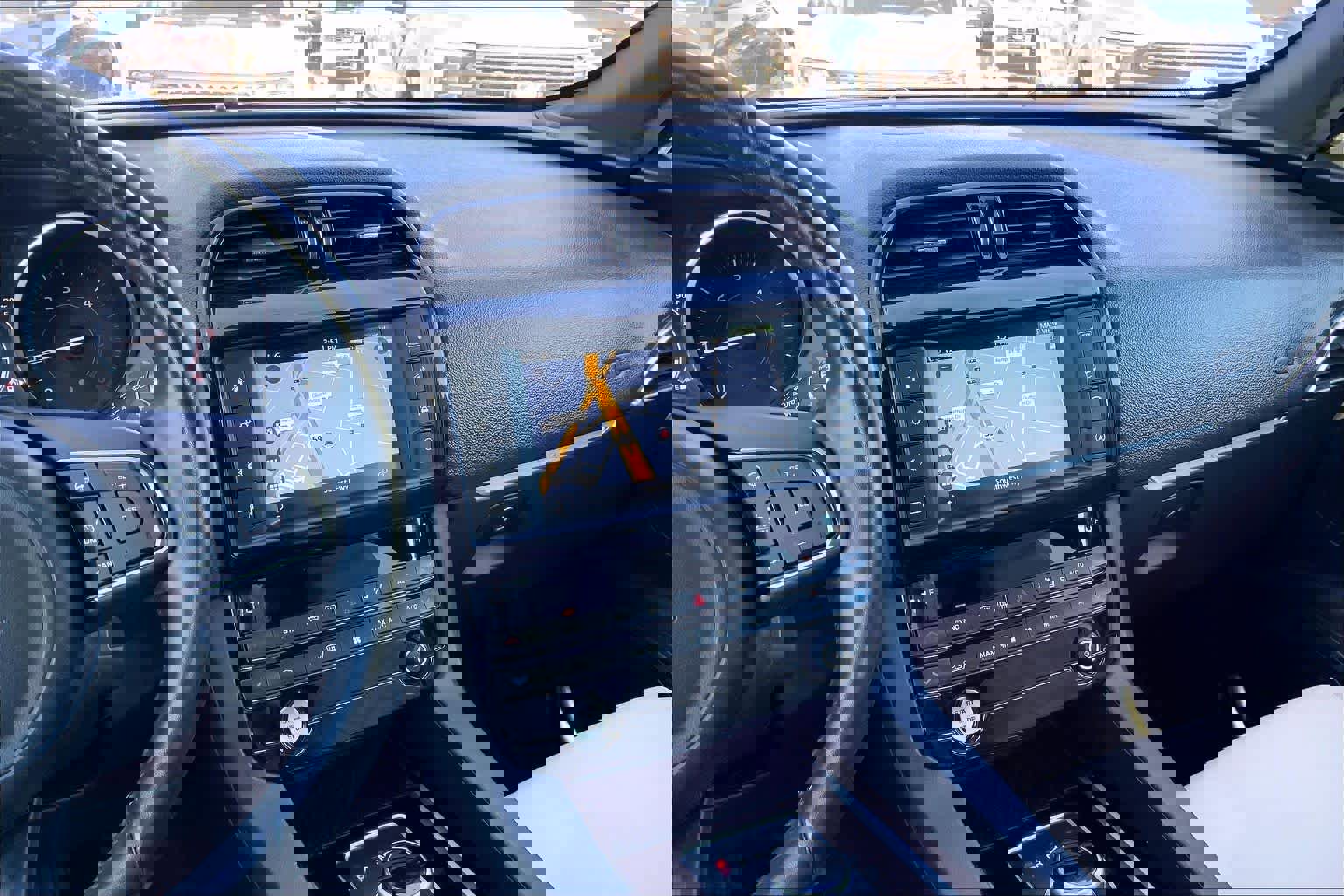 Used 2018 Jaguar F-PACE Premium image 7