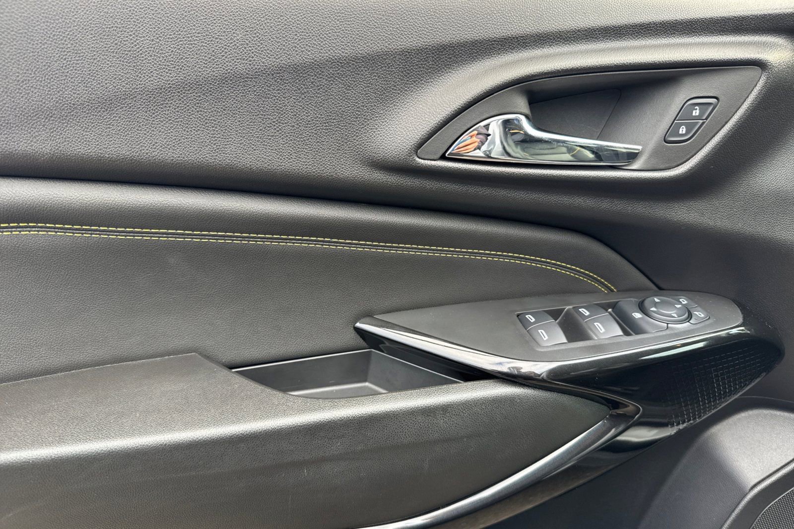 Used 2024 Chevrolet Trax ACTIV w/ Sunroof Package image 10