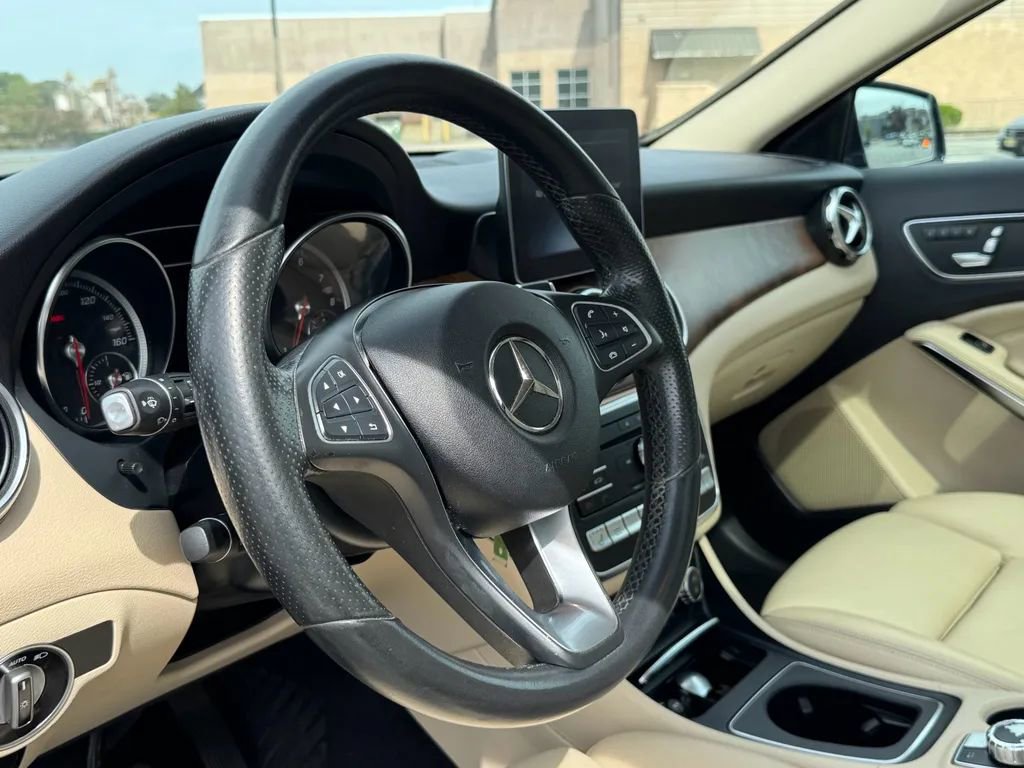Used 2018 Mercedes-Benz GLA 250 4MATIC image 9