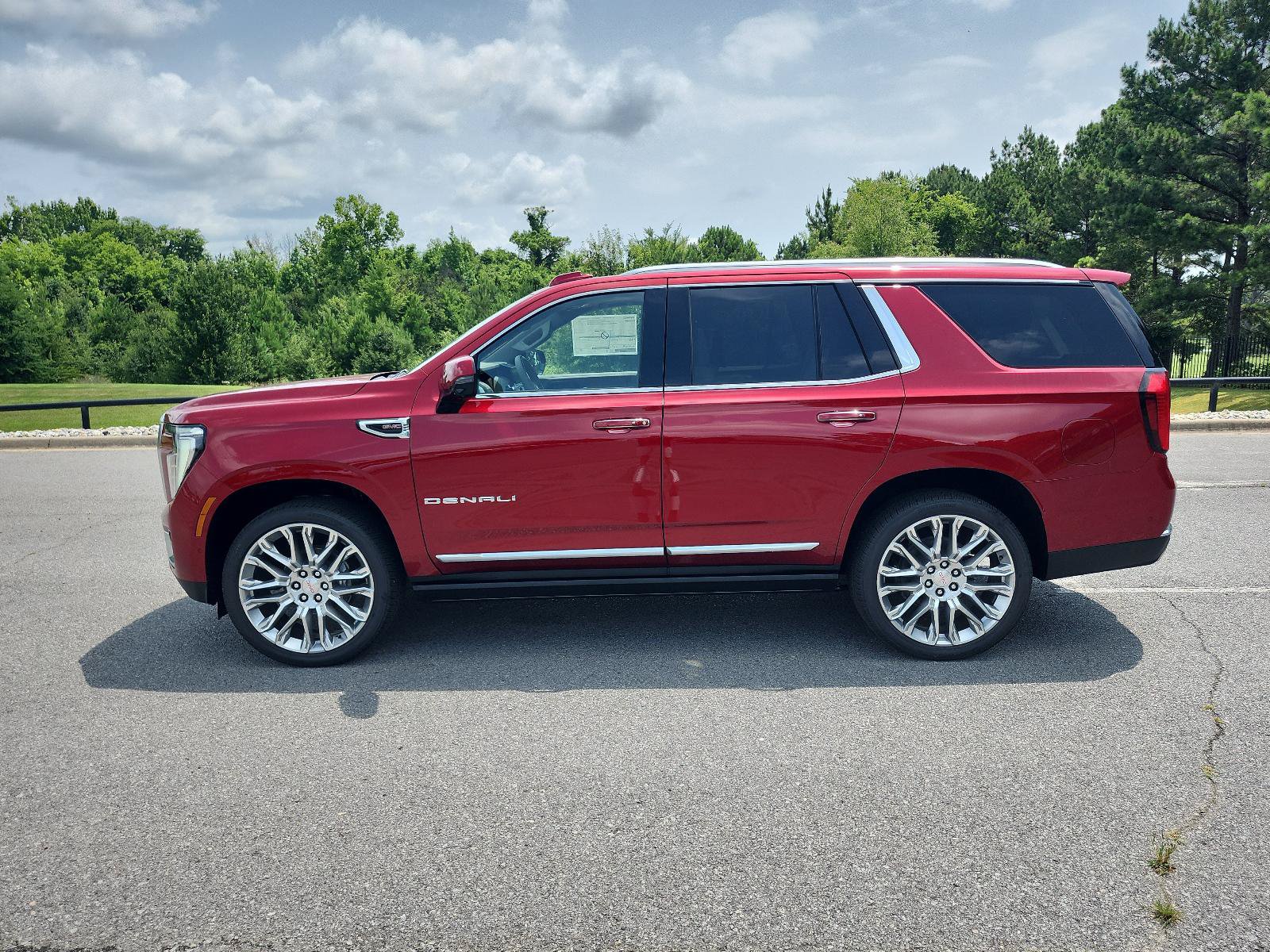 New 2026 GMC Yukon Denali w/ Denali Reserve Package AWD/4WD image 2
