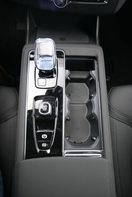 New 2026 Volvo XC90 B6 Plus w/ Protection Package Premier AWD/4WD image 11