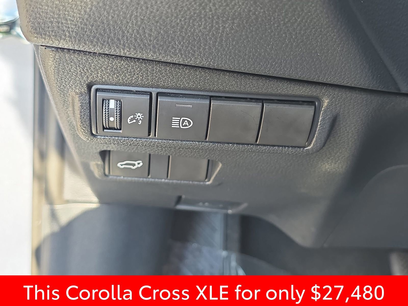 Used 2023 Toyota Corolla Cross XLE w/ Convenience Package image 33