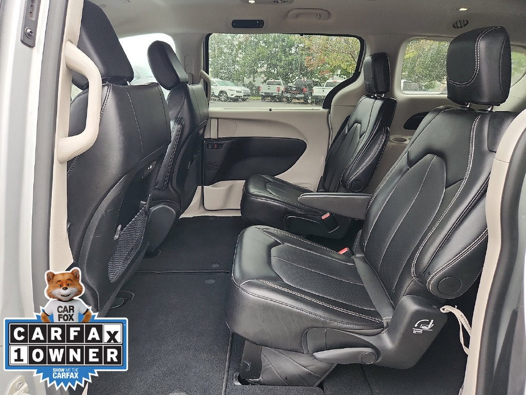 Used 2024 Chrysler Pacifica Touring-L FWD image 11