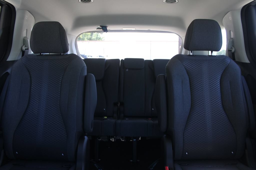 New 2027 Kia Carnival LX FWD image 57