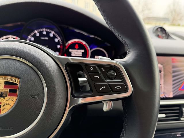 Certified 2023 Porsche Cayenne Platinum Edition image 27