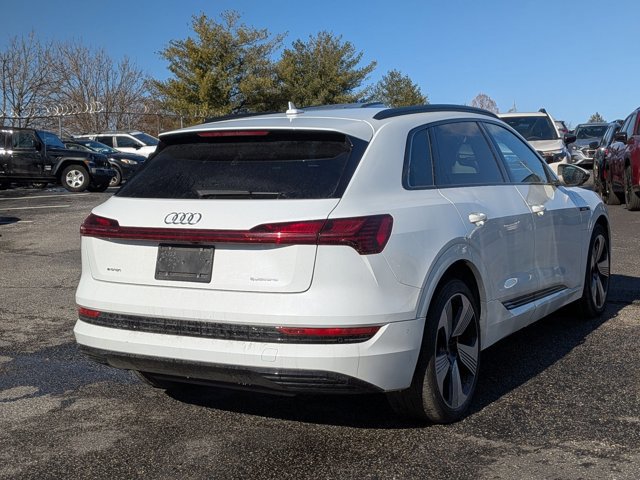Used 2022 Audi e-tron Premium Plus w/ Premium Plus Package image 5