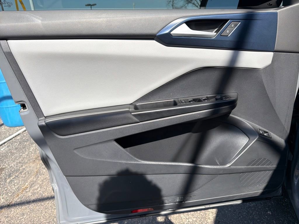 Used 2023 Volkswagen Taos SE image 19