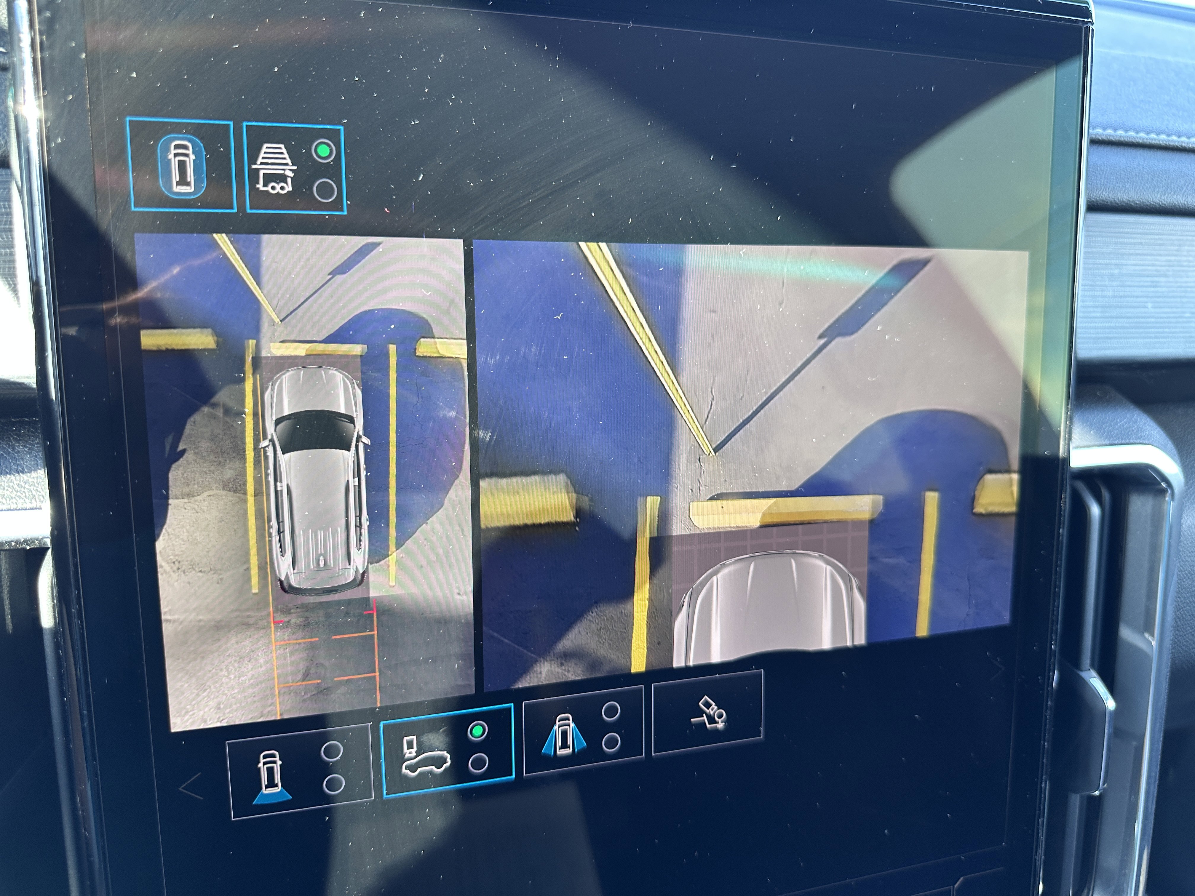 Used 2025 GMC Acadia Elevation image 16