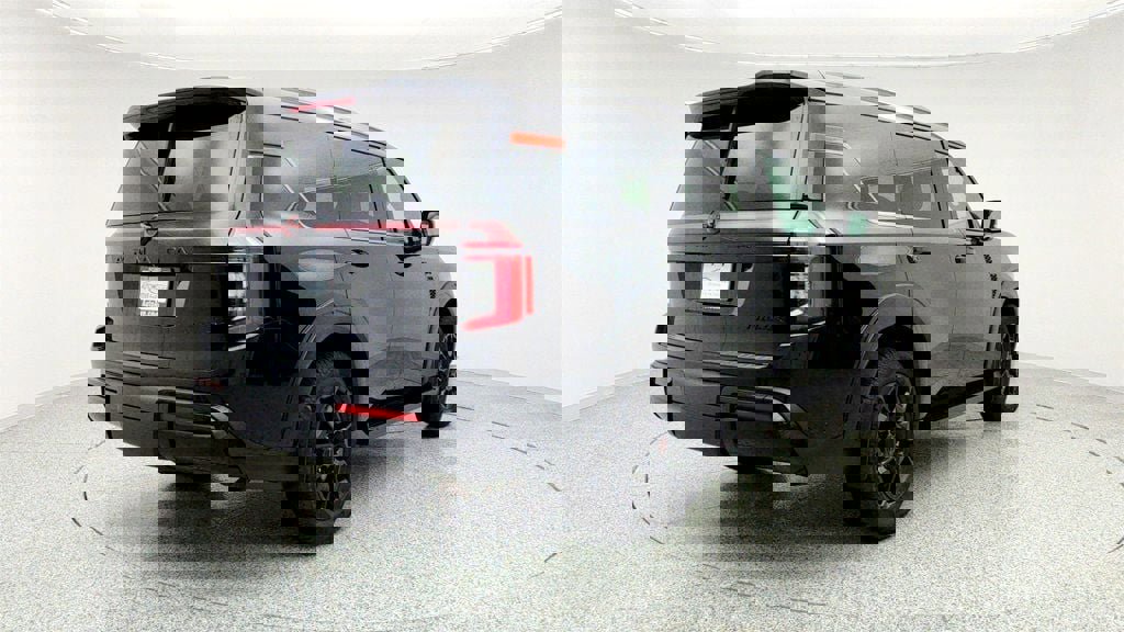 Used 2025 Nissan Armada PRO-4X w/ Pro-4X Premium Package image 5