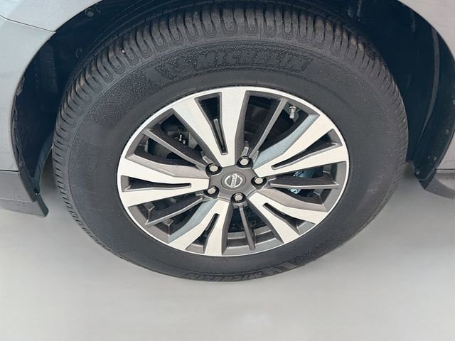 Used 2017 Nissan Pathfinder SV image 28