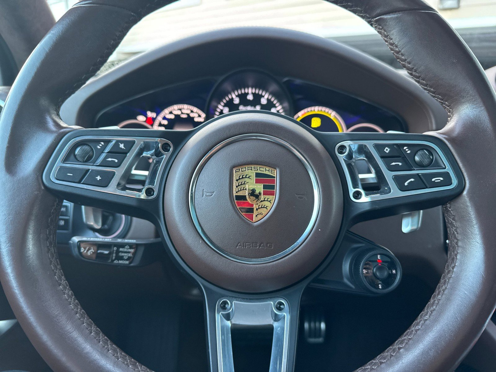 Used 2021 Porsche Cayenne Turbo S image 24