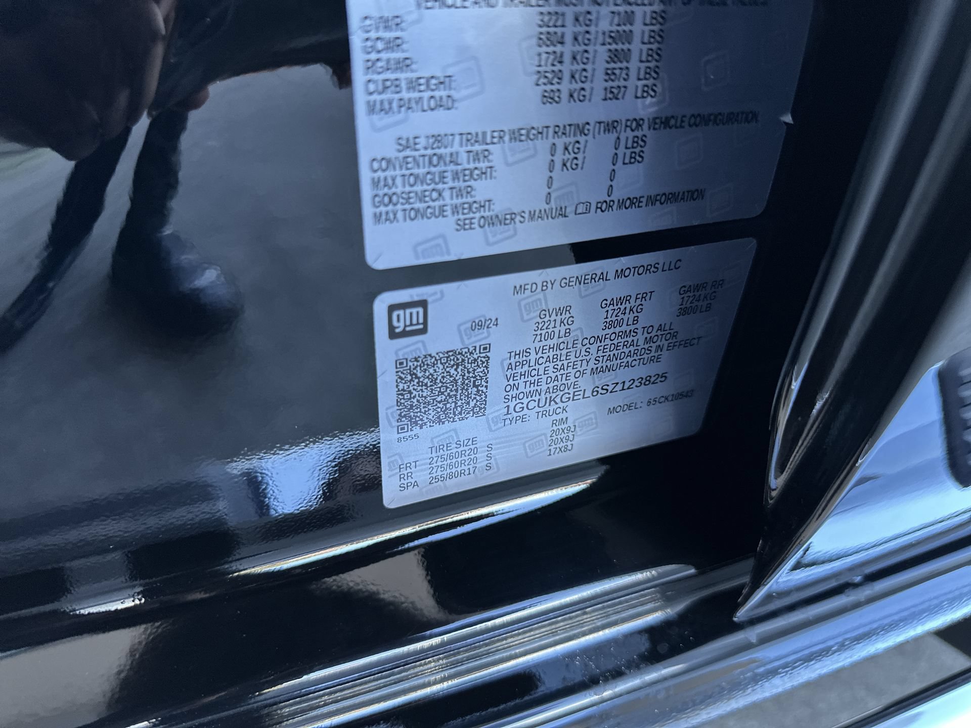 Certified 2025 Chevrolet Silverado 1500 LTZ AWD/4WD image 33