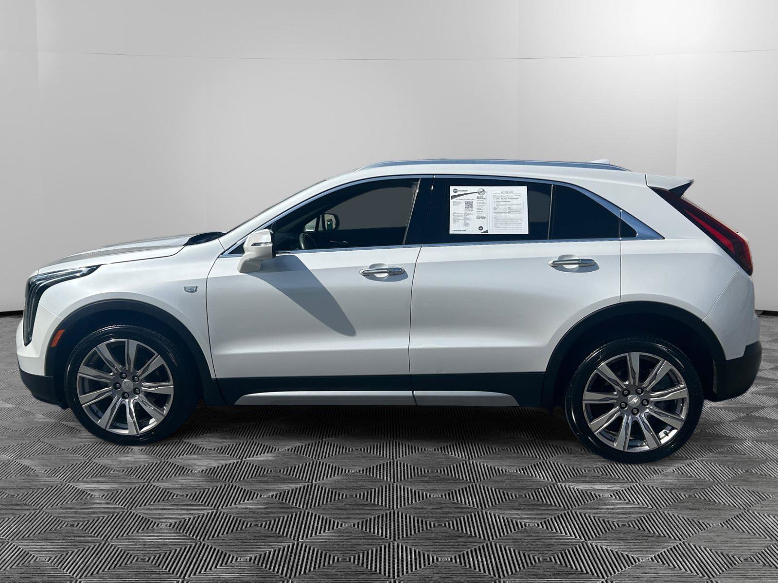 Used 2021 Cadillac XT4 Premium Luxury AWD/4WD image 2