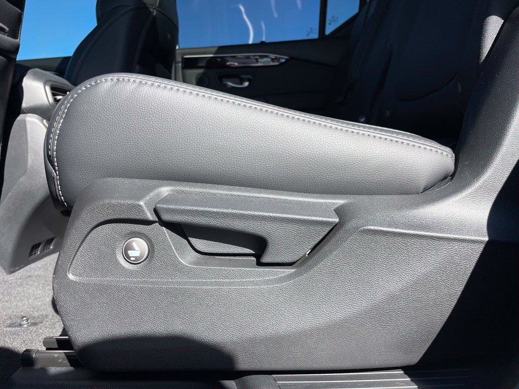 Certified 2025 Honda Pilot Touring image 39