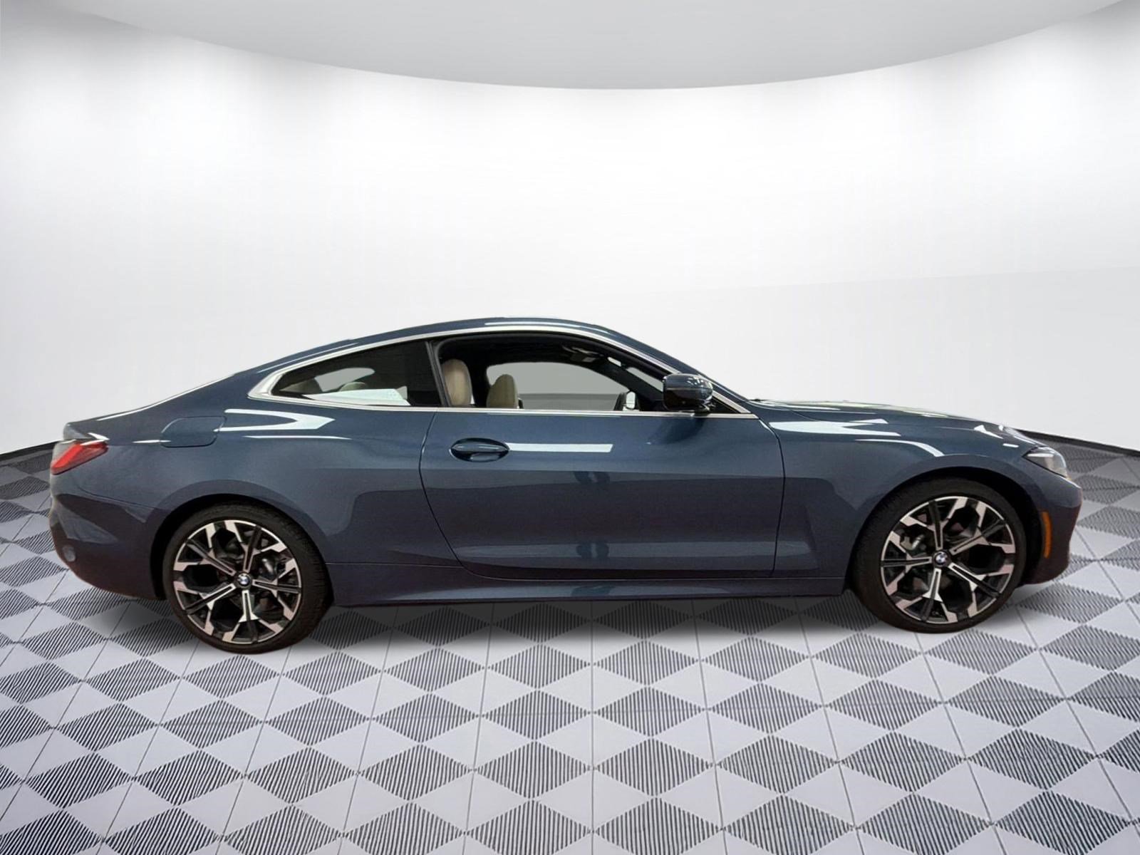 Used 2025 BMW 430i xDrive Coupe w/ Premium Package image 6