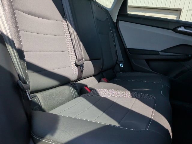 Used 2023 Volkswagen Taos SE image 16