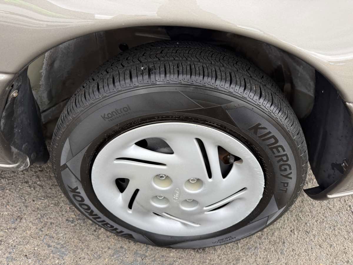 Used 2002 Ford Escort Sedan image 13