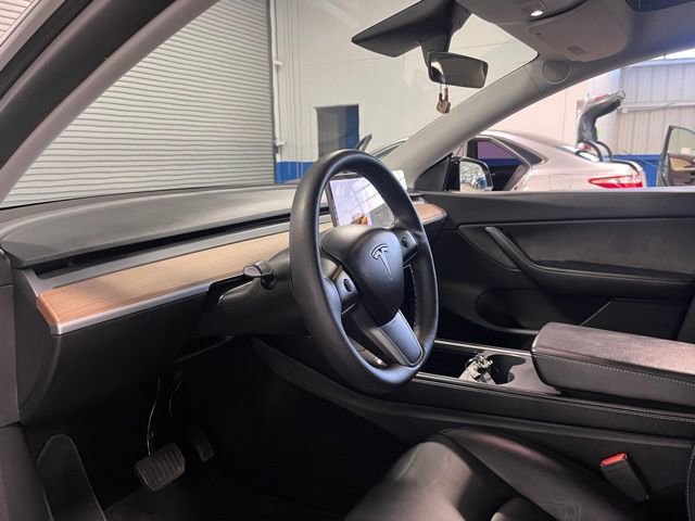 Used 2021 Tesla Model Y Long Range image 21