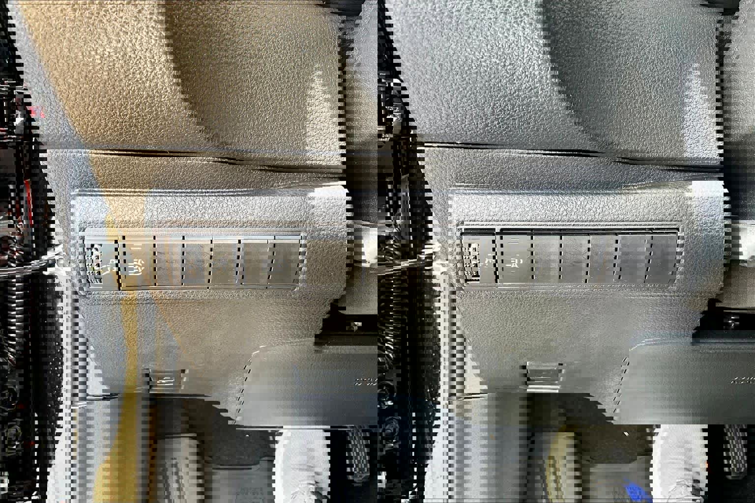 Used 2025 Toyota Corolla LE image 31