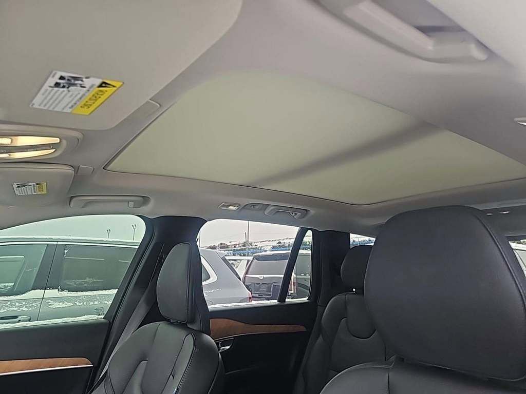 Used 2025 Volvo XC90 T8 Plus w/ Protection Package Premier image 19