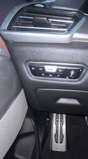 Used 2020 BMW X6 xDrive40i w/ M Sport Package image 37