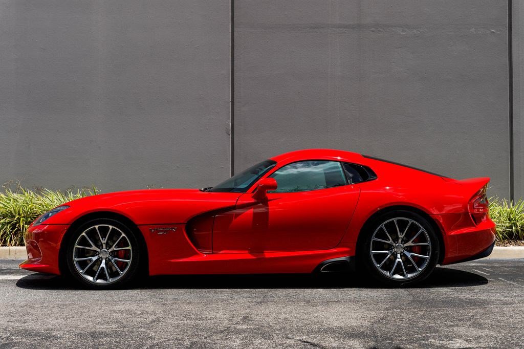 Used 2017 Dodge Viper GTC RWD image 2