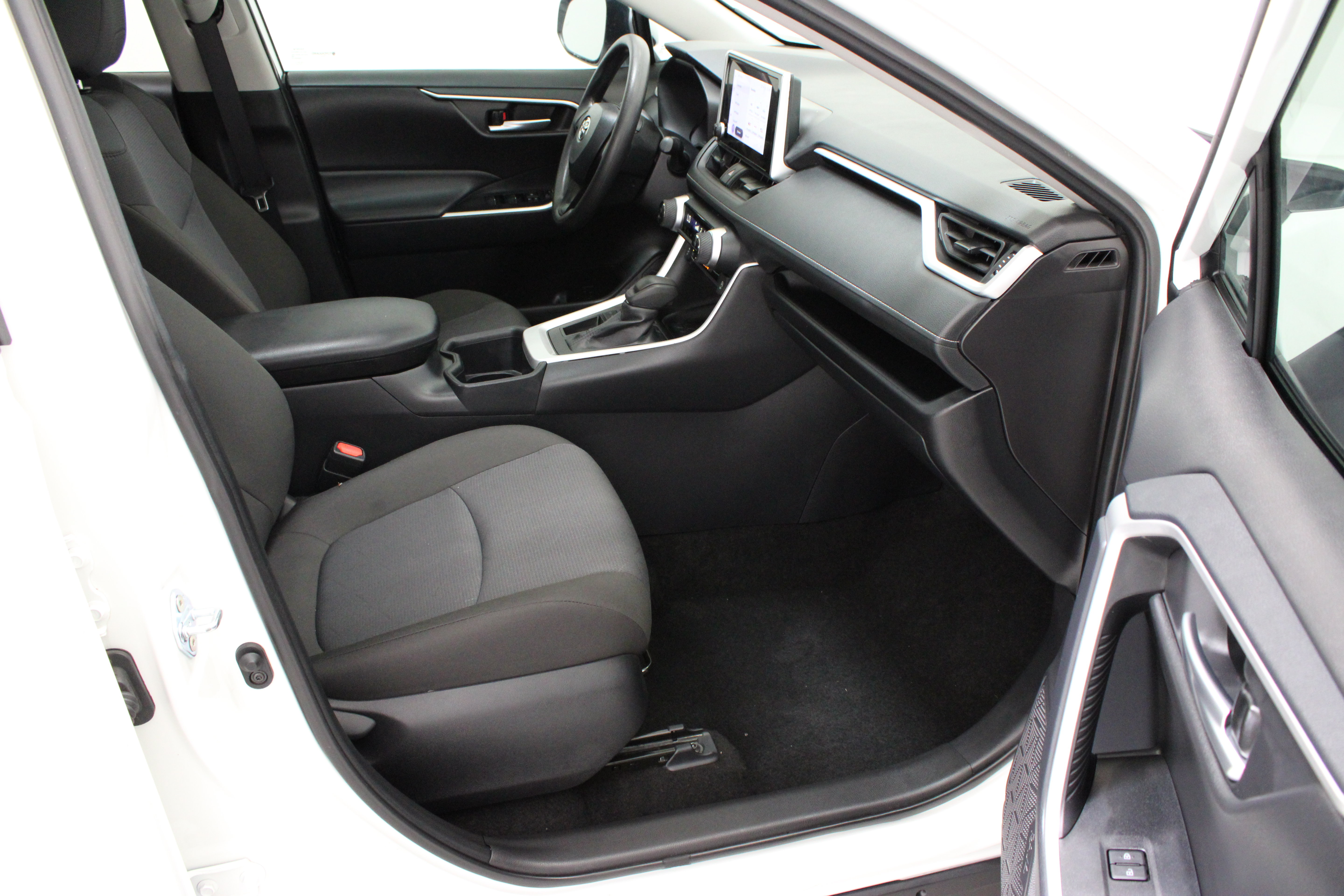 Used 2025 Toyota RAV4 XLE w/ Convenience Package FWD image 38
