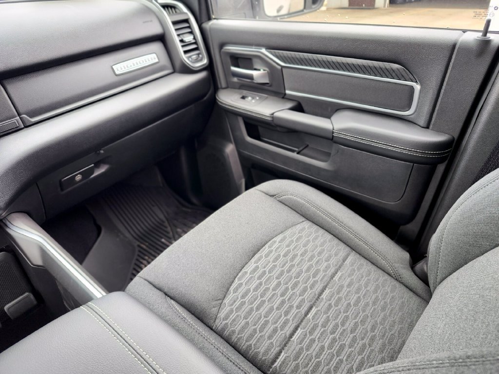 New 2026 RAM 2500 Big Horn AWD/4WD image 15