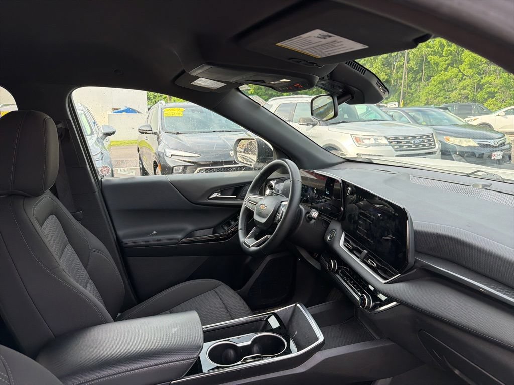 Used 2025 Chevrolet Equinox LT AWD/4WD image 15