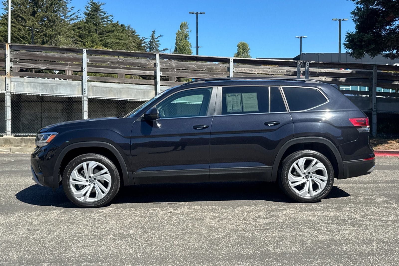 Used 2023 Volkswagen Atlas SE AWD/4WD image 8