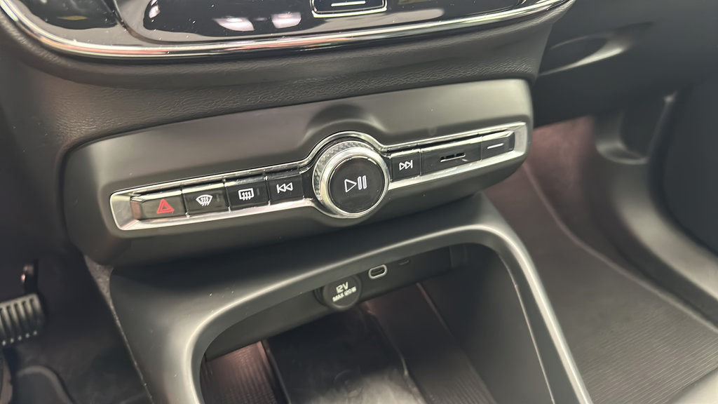 Used 2023 Volvo C40 Recharge Core AWD/4WD image 19
