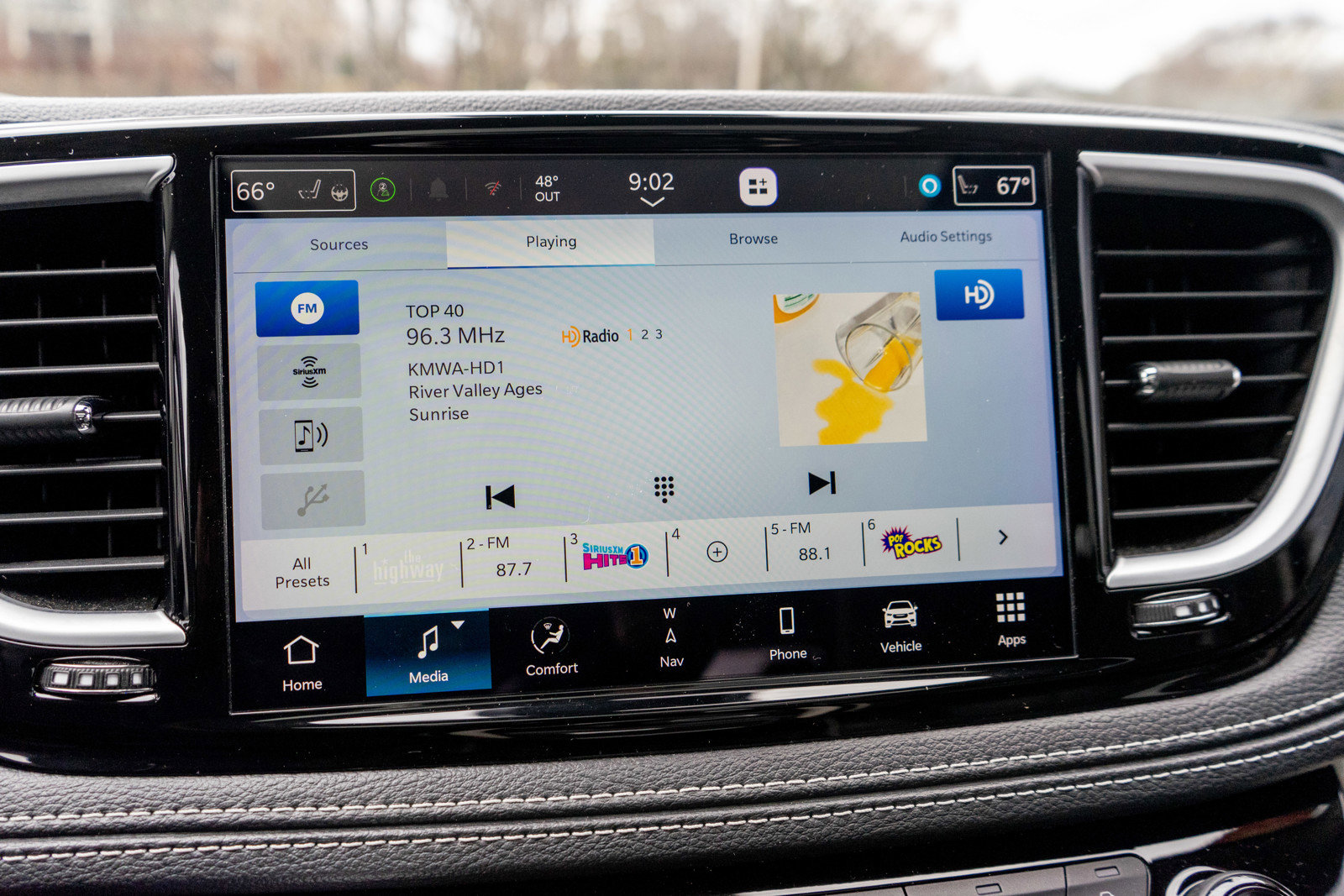 Used 2023 Chrysler Pacifica Limited image 17