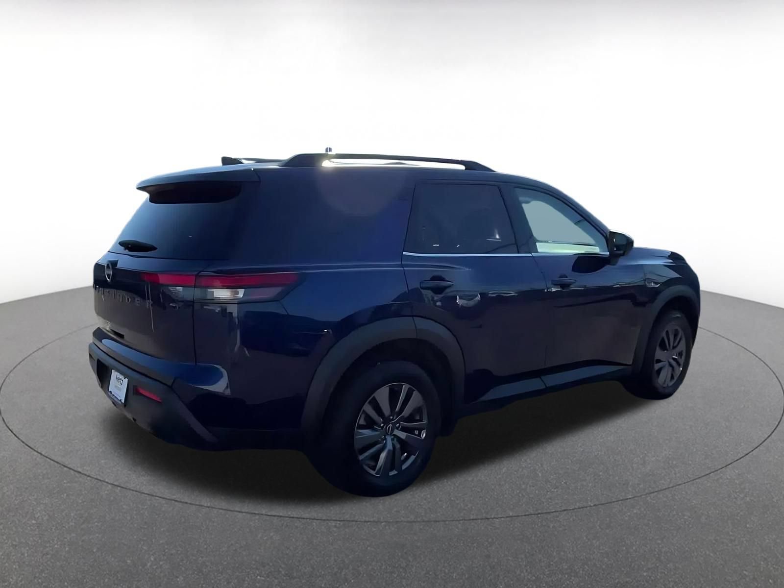 Used 2026 Nissan Pathfinder SV FWD image 14