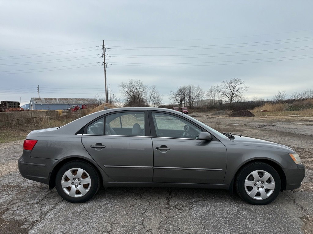 Used 2009 Hyundai Sonata GLS FWD image 2