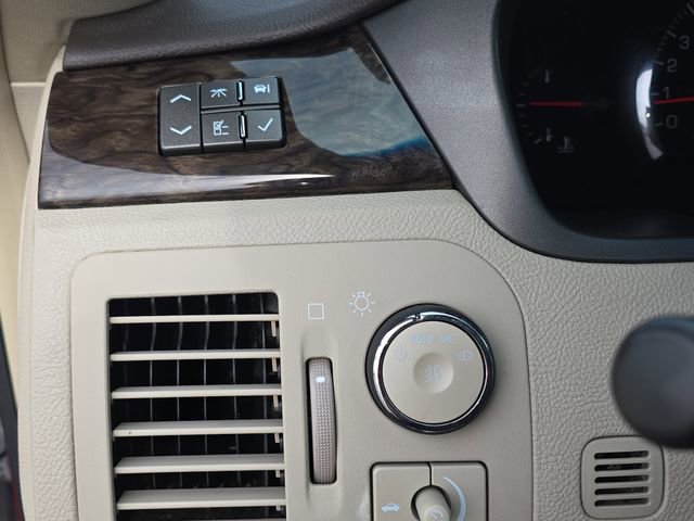 Used 2011 Cadillac DTS Luxury image 25