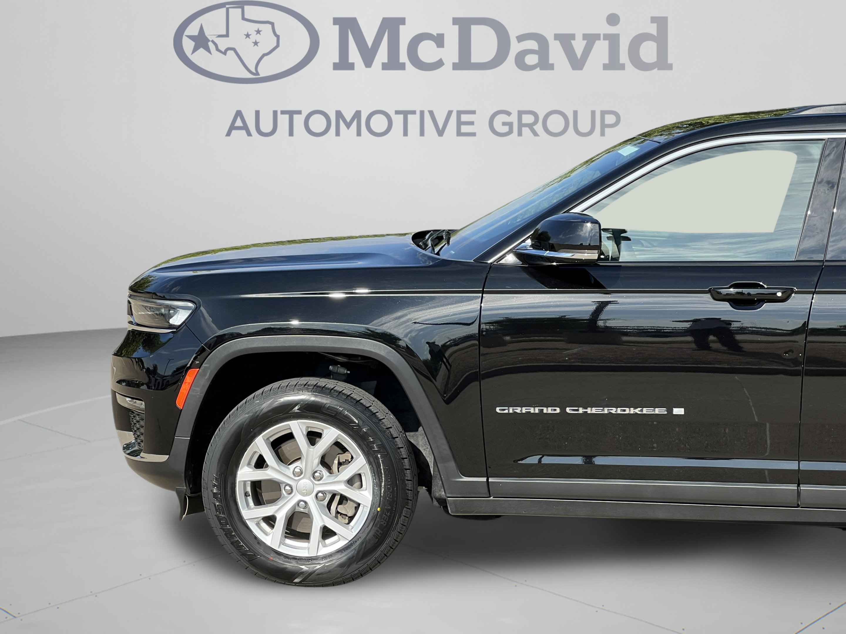 Used 2023 Jeep Grand Cherokee L Limited AWD/4WD image 30