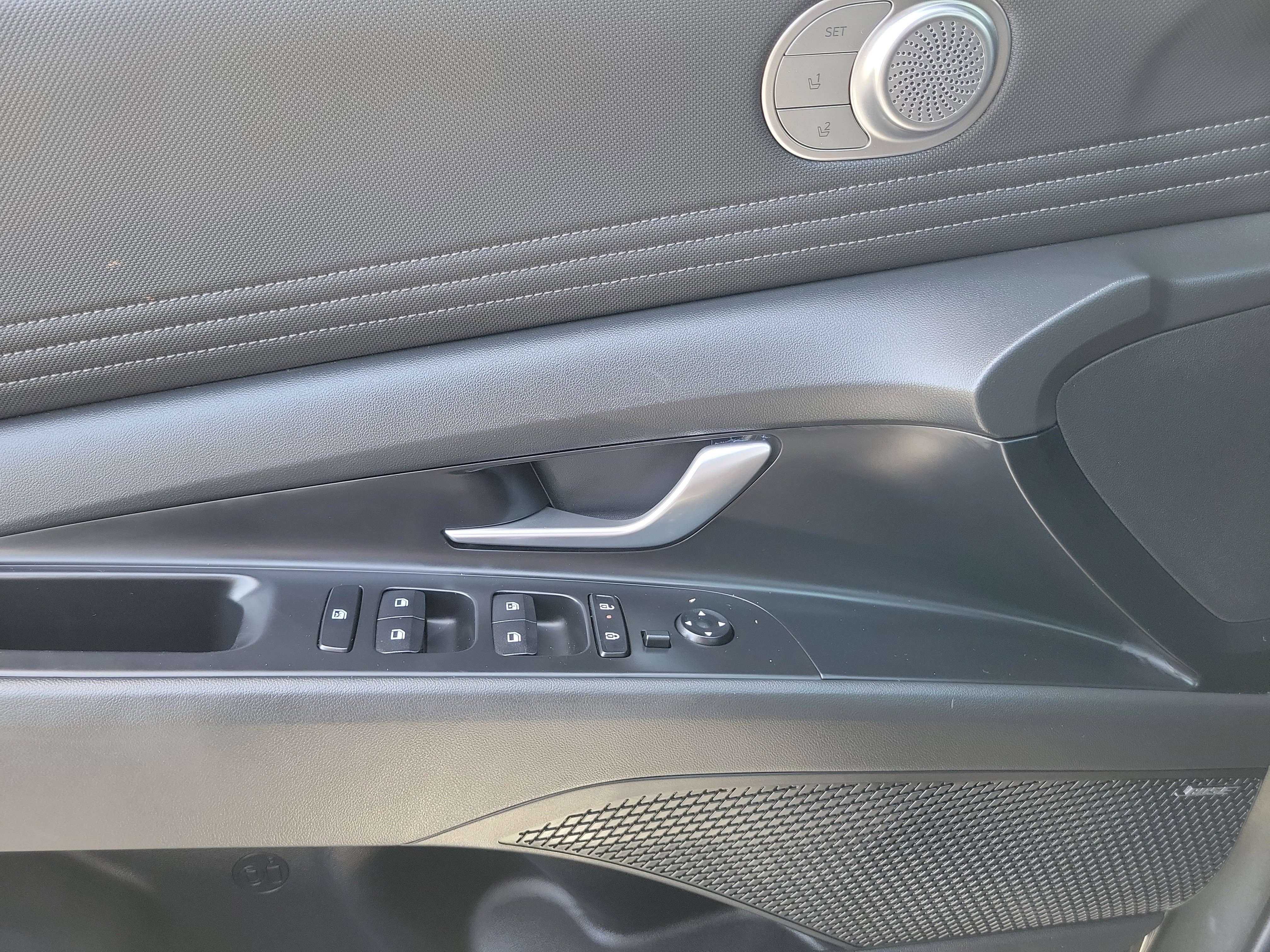 Certified 2025 Hyundai Elantra Limited image 18